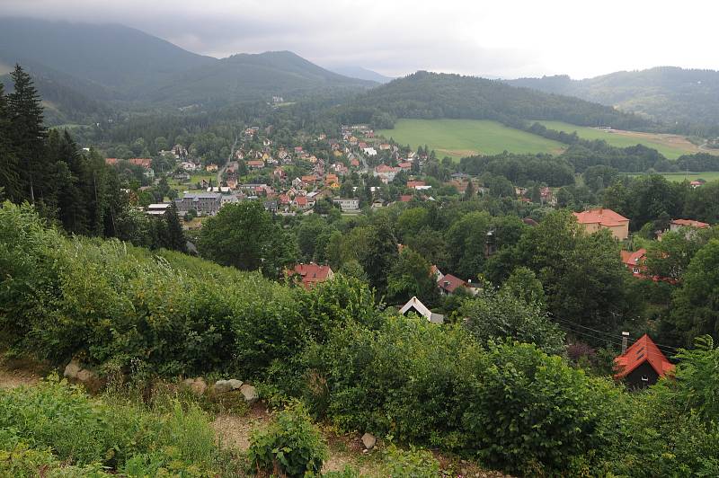 Pohled na obec Ostravici.