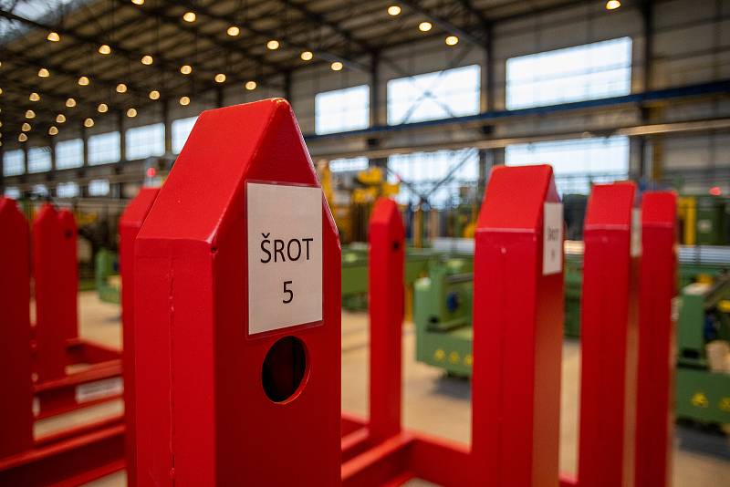 V Třineckých železárnách zprovoznili automatickou linku pro úpravu ocelových tyčí, 5. prosince 2022, Třinec.