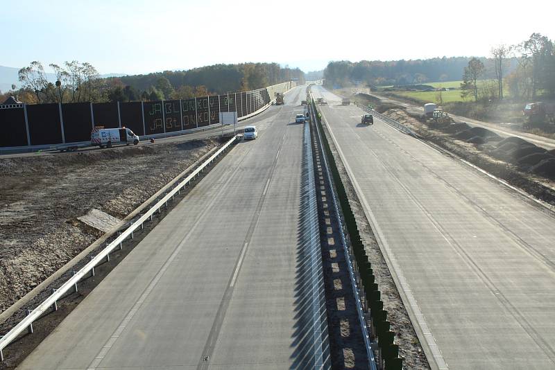 V Třinci byl slavnostně otevřen obchvat v úseku mezi Nebory a Bystřicí.