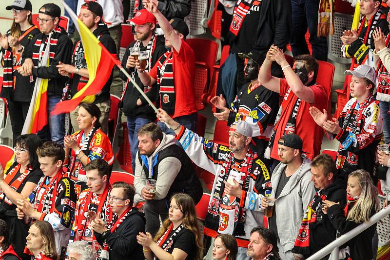 Třinec - Hradec Králové. Semifinále play-off.