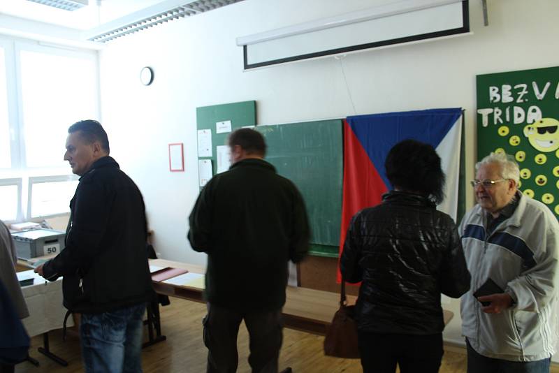 Volby v místecké základní škole Pionýrů 400.