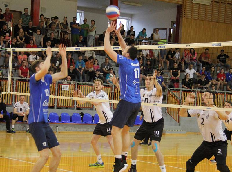 Barážová série mezi Black Volley Beskydy a Aerem Odolena Voda pokračuje v sobotu rozhodujícím zápasem na palubovce soupeře.