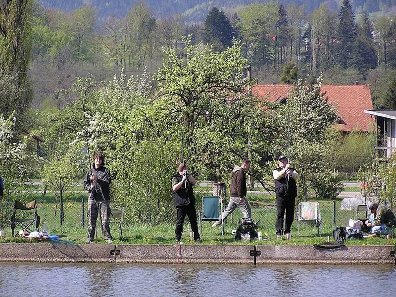 Rybářské závody v Bystřici lákají každý rok stále více závodníků. 