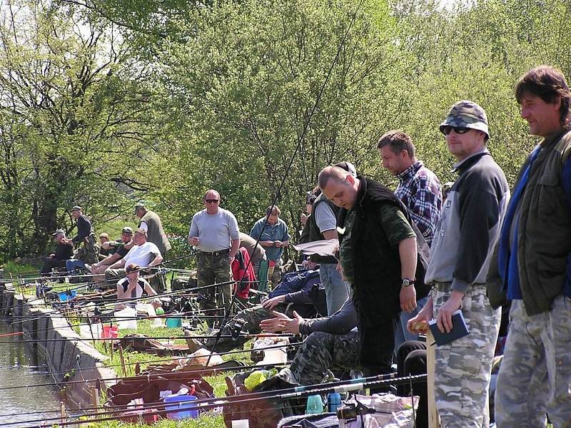 Rybářské závody v Bystřici lákají každý rok stále více závodníků. 