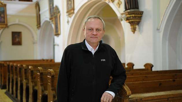 Farář Miroslaw Jesel působí v Pražmě už jedenáct let.