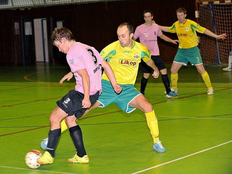 Futsalisté Likopu Třinec (ve žlutém) zvítězili v domácím střetnutí nad Jistebníkem B 3:0.