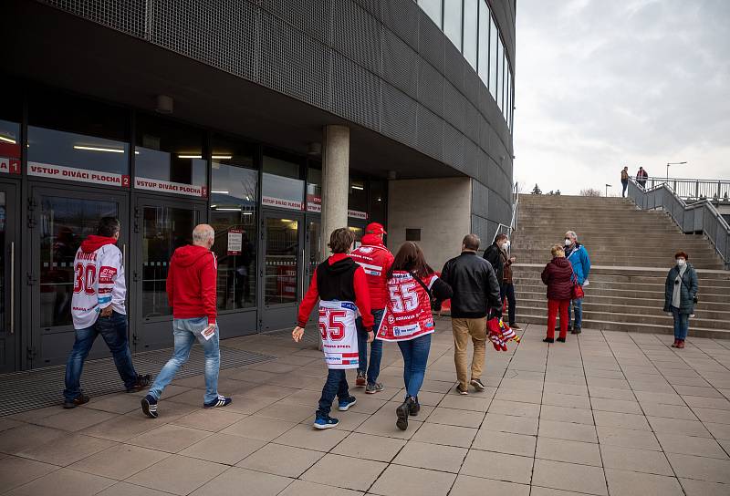 Finále play off hokejové Tipsport extraligy - 1. zápas: HC Oceláři Třinec - Bílí Tygři Liberec, 18. dubna 2021 v Třinci. Fanoušci.