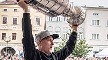 Hokejista týmu zámořské NHL Tampa Bay Lightning Ondřej Palát přivezl do rodného Frýdku-Místku Stanleyův pohár, 1. září 2021.