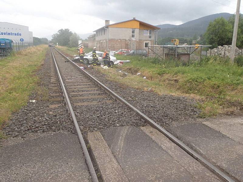 Tragické následky měla v úterý 21. června tragická nehoda na železničním přejezdu mezi stanicemi Pržno a Frýdlant nad Ostravicí. Osobní vlak, který jel z Ostravy do Kojetína se srazil s osobním automobilem. Při nehodě byl usmrcen pětašedesátiletý řidič.