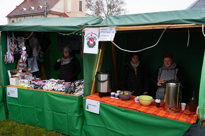 Světelná show, adventní atmosféra a vystoupení v Bašce.