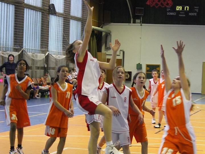 Utkání nejmladších minižákyň U11 mezi BK Frýdek-Místek a Basket Ostrava ze dne 2. února 2012.