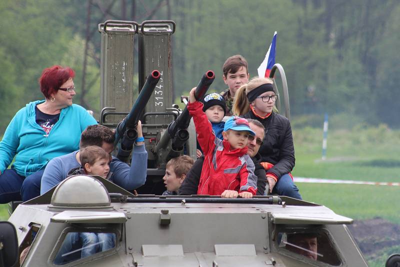 V Dobré u Frýdku-Místku se konala akce v rámci výročí konce války. Představila se armáda i policie se svou technikou. Vrcholem byla letecká akrobatická show historických letadel.