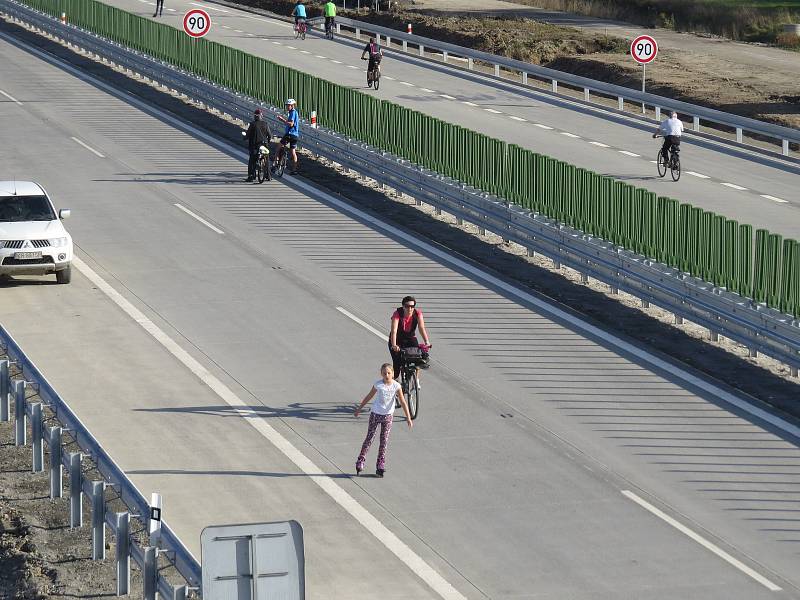 V Třinci byl slavnostně otevřen obchvat v úseku mezi Nebory a Bystřicí.