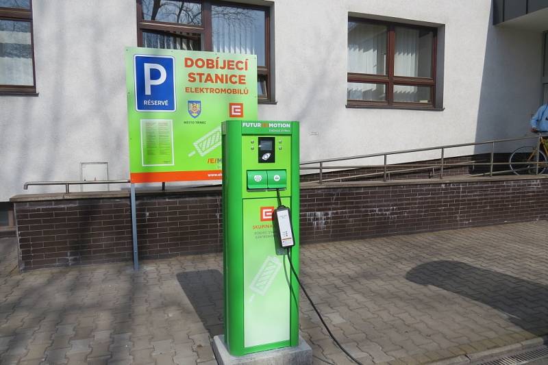 Úředníci třinecké radnice mohou k pracovním cestám využívat elektromobil. 