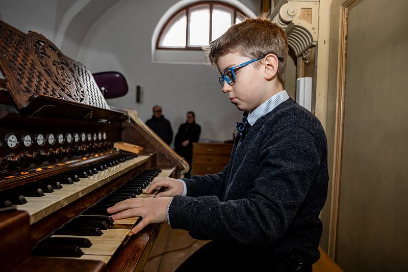Sourozenci Štěpán Ponča a Dominik Ponča zahráli na varhany ve Farním kostele 15. ledna 2021 ve Frýdku-Místku. Štěpán Ponča.