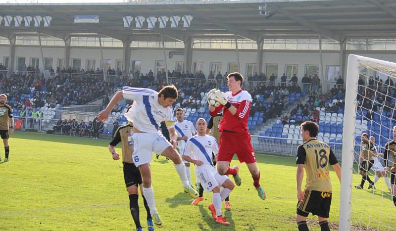 Fotbalisté Frýdku-Místku zdolali na domácím trávníku dalšího z favoritů na postup do první ligy, když díky gólu Vašendy vyhráli nad Znojmem 1:0. 