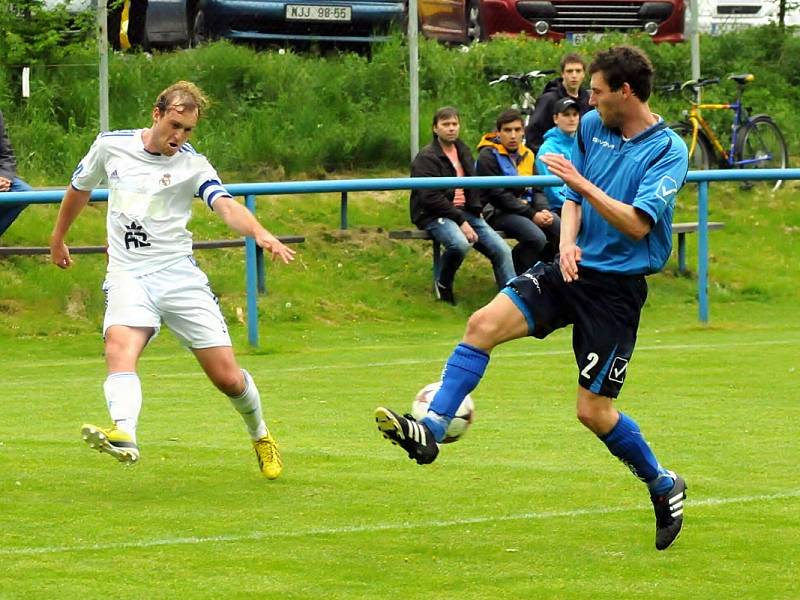 Lískovec si na domácím trávníku poradil díky dvěma gólům Mariána Kovaříka s Otrokovicemi 2:0.