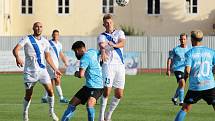 Středeční utkání MSFL sehráli fotbalisté Znojma (v modrém) na domácím pažitu proti celku Frýdku-Místku. Příště vyzvou, opět ve středu doma, tým Otrokovic.