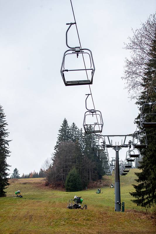 Lyžařské areály v Beskydech, 27. listopadu 2022, Staré Hamry. Ski Park Gruň.