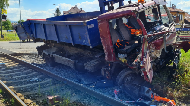 Srážka vlaku a nákladního auta ve Frýdku-Místku, 10. srpna 2022.