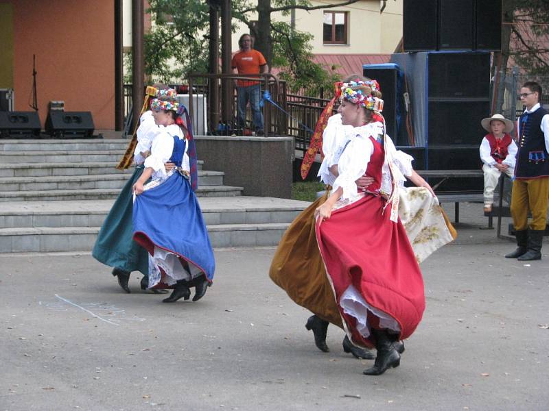 Vendryňský letní karneval nabídl hudbu, soutěže pro děti i fotbalové utkání Horňáci-Dolňáci. 