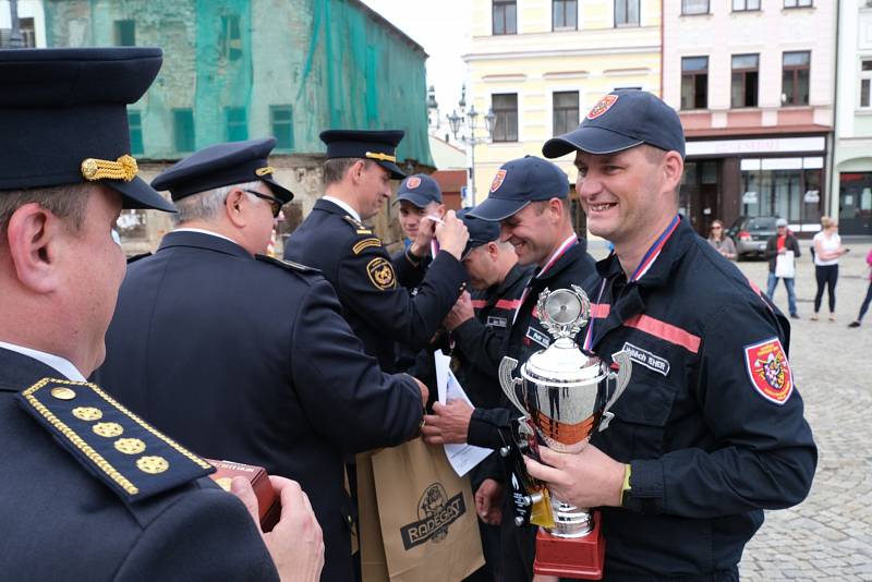 V sobotu 11. května se Zámecké náměstí ve Frýdku hemžilo hasiči.