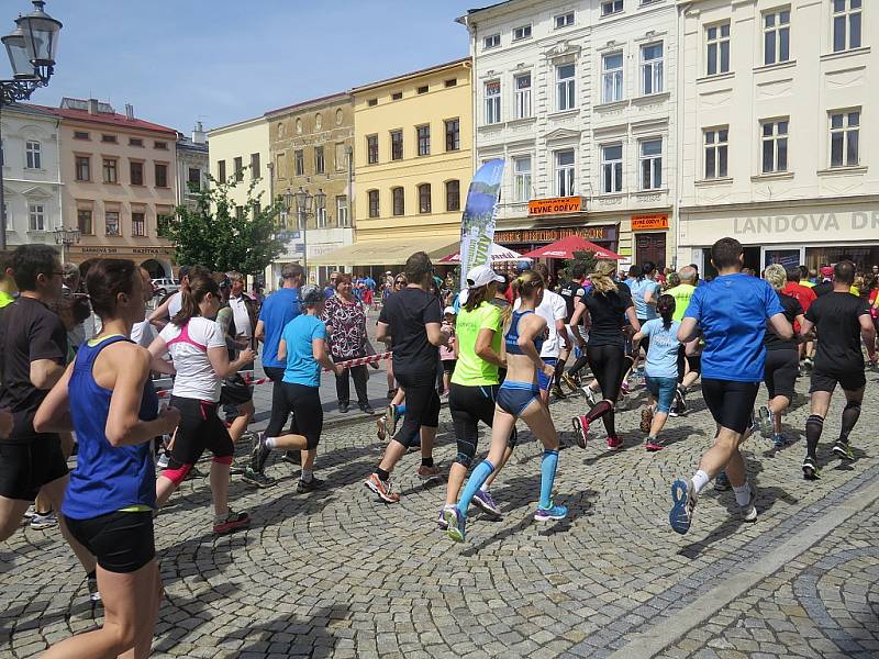 Běh mezi náměstími z Místku do Frýdku a zpět.