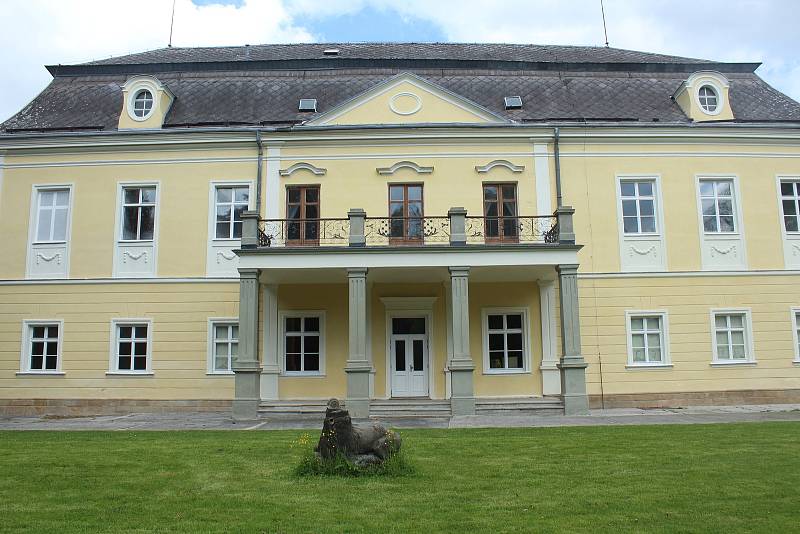 Zámek a zámecký park, Paskov.