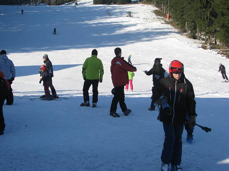  Ski areál Bílá v sobotu oficiálně zahájil novou lyžařskou sezonu.