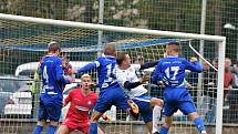 I sedmé utkání na domácím trávníku fotbalisté Blanska (bílé dresy) vyhráli. Ve 12. kole Moravskoslezské ligy porazili MFK Frýdek-Místek 1:0. Foto: Josef Kratochvíl