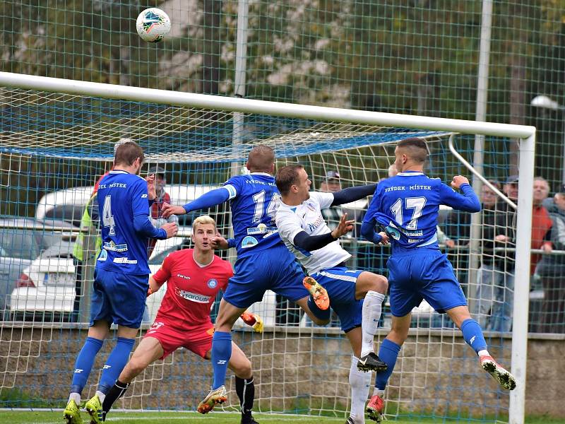 I sedmé utkání na domácím trávníku fotbalisté Blanska (bílé dresy) vyhráli. Ve 12. kole Moravskoslezské ligy porazili MFK Frýdek-Místek 1:0. Foto: Josef Kratochvíl