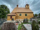 Opravený dřevěný kostel sv. Michaela Archanděla v Řepištích, červen 2020.