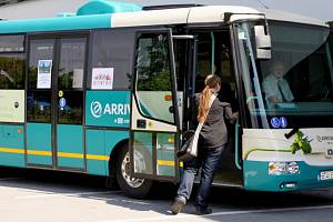 Moderní elektrobus, který je určen pro zkušební provoz na linkách MHD Třinec, si mohli zájemci prohlédnout o víkendu na parkovišti před halou STaRS. 