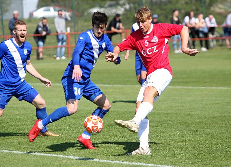 Fotbalisté Uherského Brodu (v červených dresech) prohráli ve 21. kole MSFL s Frýdkem-Místkem 0:1.