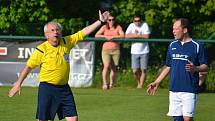 Derby mezi Lučinou (v červeném) a Raškovicemi skončilo výhrou domácích v poměru 4:1. 