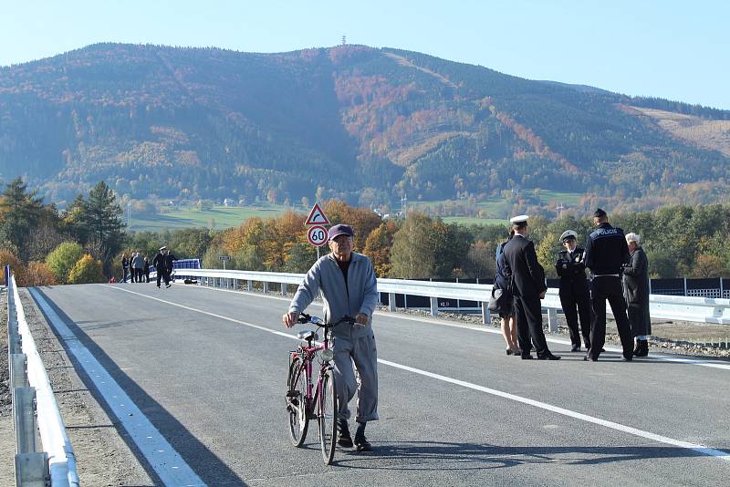 V Třinci byl slavnostně otevřen obchvat v úseku mezi Nebory a Bystřicí.