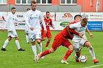 Fotbalisté Třince (v červeném) na domácím trávníku potřetí prohráli, když tentokráte nestačili na Ústí nad Labem 0:2. 