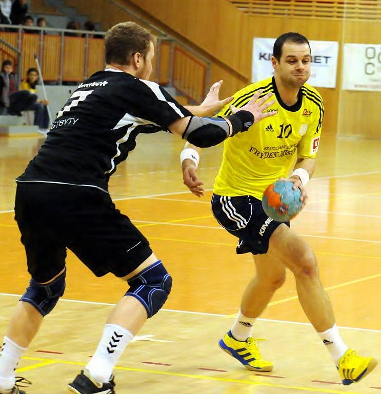 Házenkáři Frýdku-Místku důležité derby utkání s Karvinou zvládli, když je na domácí palubovce porazili 30:25. 