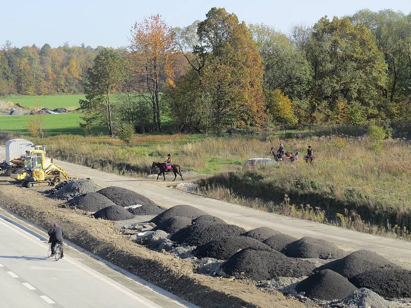 V Třinci byl slavnostně otevřen obchvat v úseku mezi Nebory a Bystřicí.