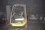 Čtyři jednotky hasičů zasahovaly v noci na pátek 18. června u požáru výrobní haly firmy na spojovací materiály v Třanovicích.