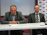 Třinecké memorandum podepsali starosta Čeladné Pavol Lukša (vlevo) společně s Petrem Rysem, starostou Bruntálu. 