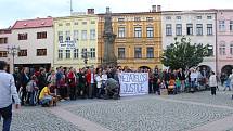 Demonstrace za nezávislou justici a proti vládě ve Frýdku-Místku, 28. května 2019.