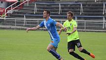 Fotbalisté Frýdku-Místku (v modrém) remizovali v domácím prostředí s Vítkovicemi 2:2.