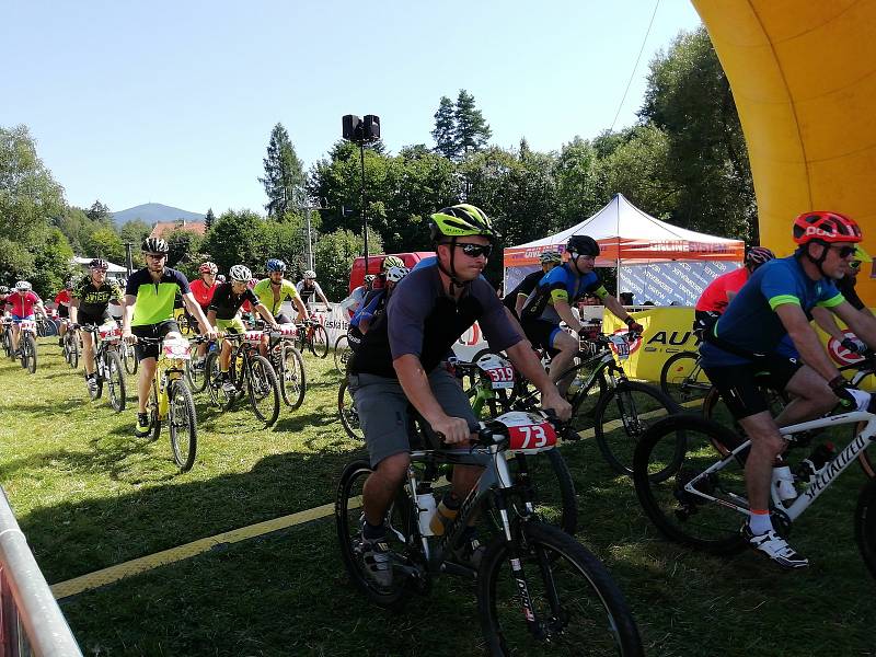 Sedmý ročník závodu Bike Čeladná odstartoval v sobotu v Beskydech. Foto: Deník/Tereza Liczmanová