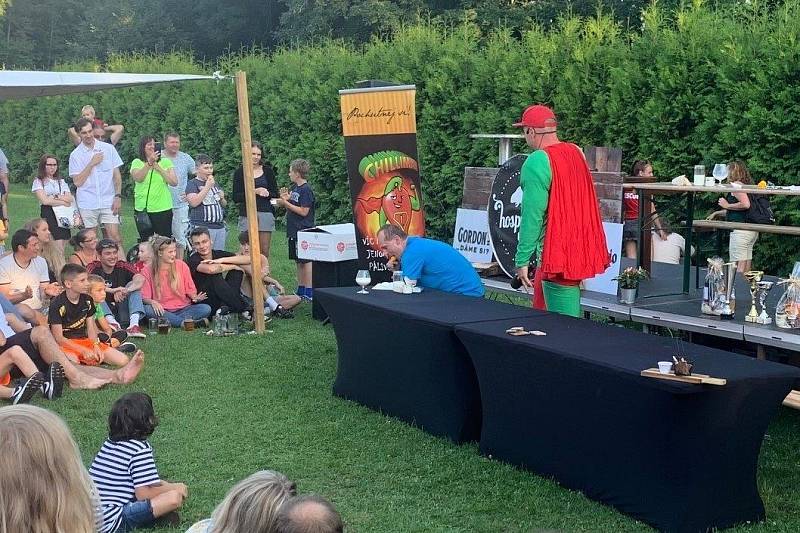 Chilli fest u Bobra - vítěz soutěže Roman Lepík.