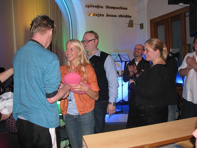 V prostorách sboru CASD ve Frýdku se uskutečnil další z benefičních koncertů iniciátorky Ruth Kantorové. 