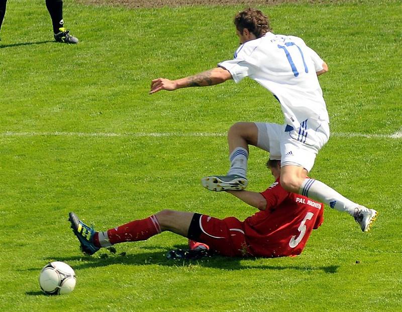 Fotbalisté Frýdku-Místku si v zápase třetí nejvyšší soutěže poradili na svém hřišti s Hulínem 5:1.