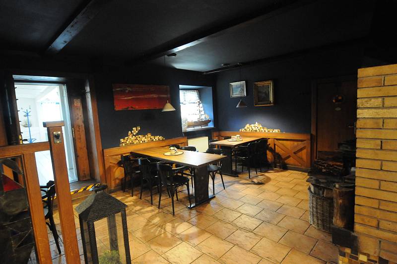 Interiéry restaurace U námořníka v Hukvaldech.