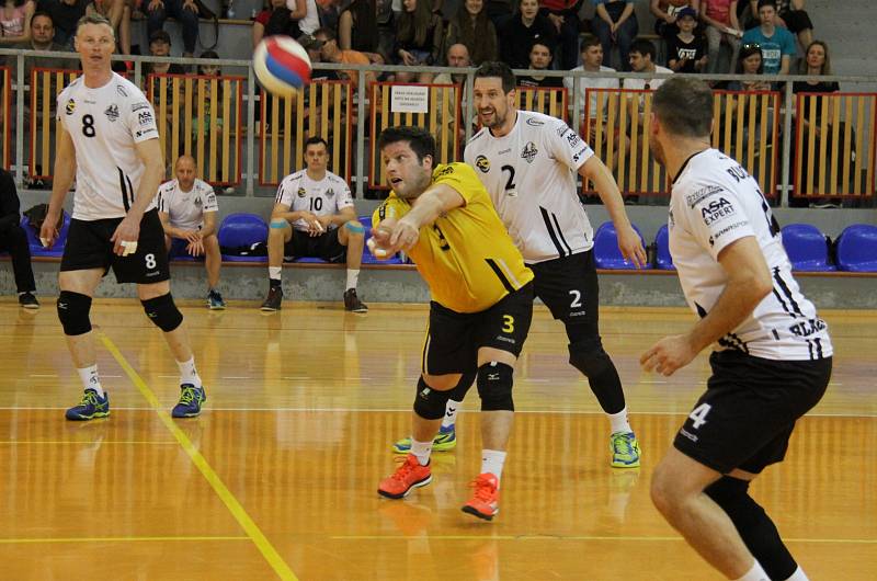 Barážová série mezi Black Volley Beskydy a Aerem Odolena Voda pokračuje v sobotu rozhodujícím zápasem na palubovce soupeře.