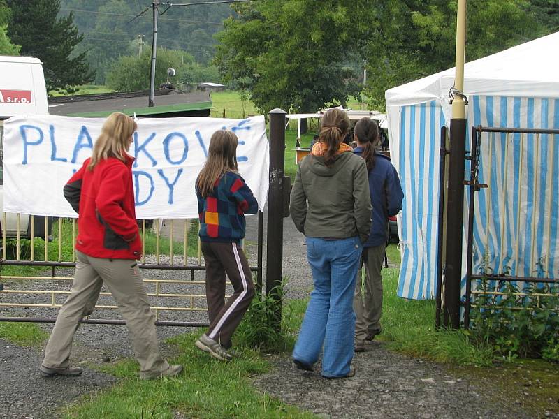 Již třicáté plackové hody se v sobotu konaly v areálu u hasičské zbrojnice v Pražmě.